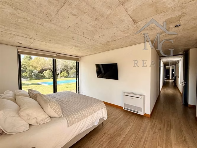 Casa en arriendo de 4 dorm. en Chicureo Colina