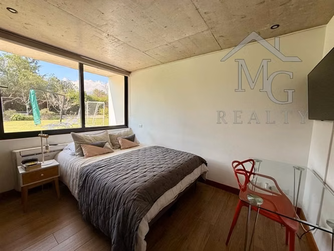 Casa en arriendo de 4 dorm. en Chicureo Colina