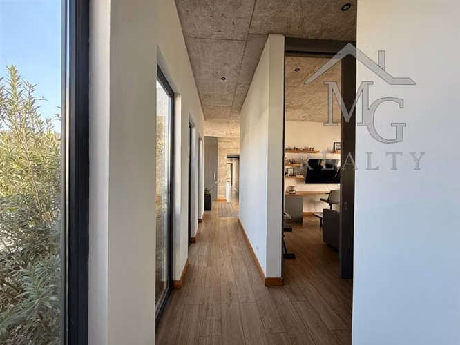 Casa en arriendo de 4 dorm. en Chicureo Colina