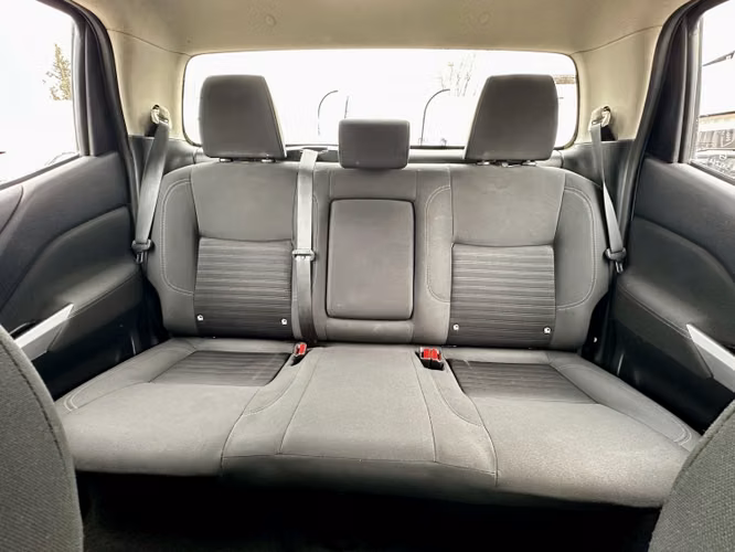 Nissan Navara 2.3 Dc Se Mt 4x2 Diesel 2023 - Imagen 17