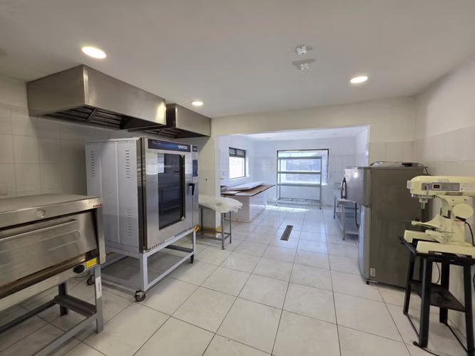 ARRIENDO LOCAL COMERCIAL IDEAL PASTELERÍA O SUSHI - Imagen 6