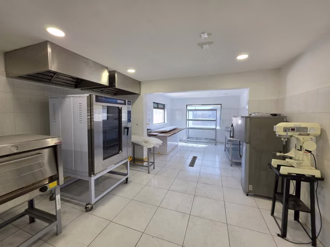 ARRIENDO LOCAL COMERCIAL IDEAL PASTELERÍA O SUSHI - Imagen 5