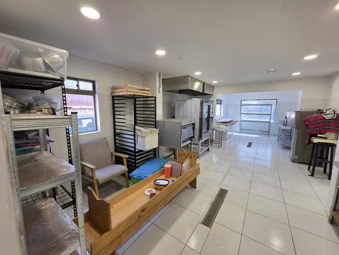 ARRIENDO LOCAL COMERCIAL IDEAL PASTELERÍA O SUSHI - Imagen 4