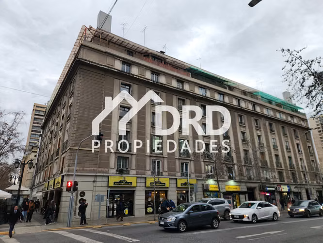OFICINA O DEPTO 4D CON ESTACIONAMIENTO Y TERRAZA 27M2 UC