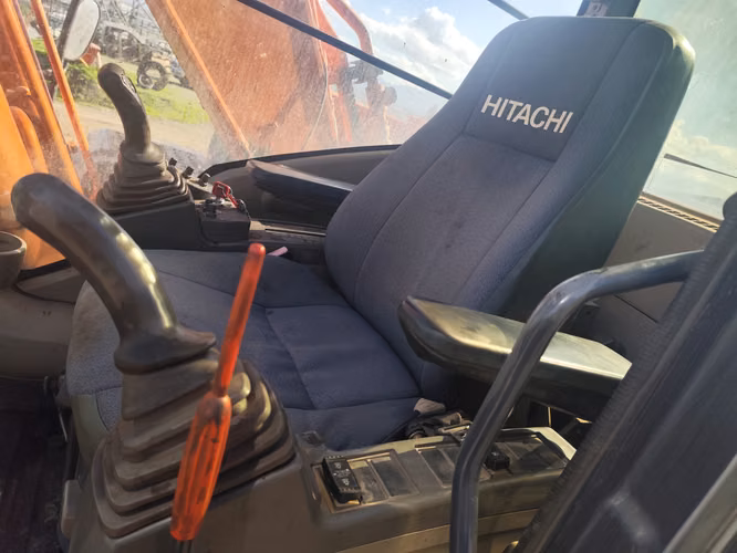 SE VENDE EXCAVADORA