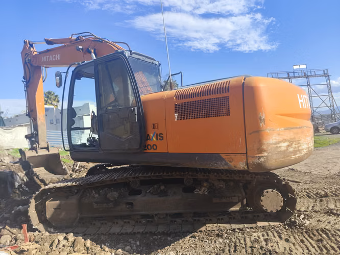 SE VENDE EXCAVADORA