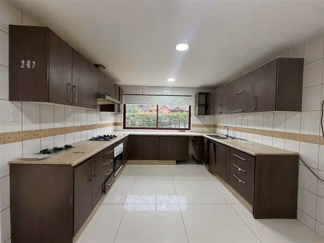 Casa en arriendo de 3 dorm. 2 baños en Talca