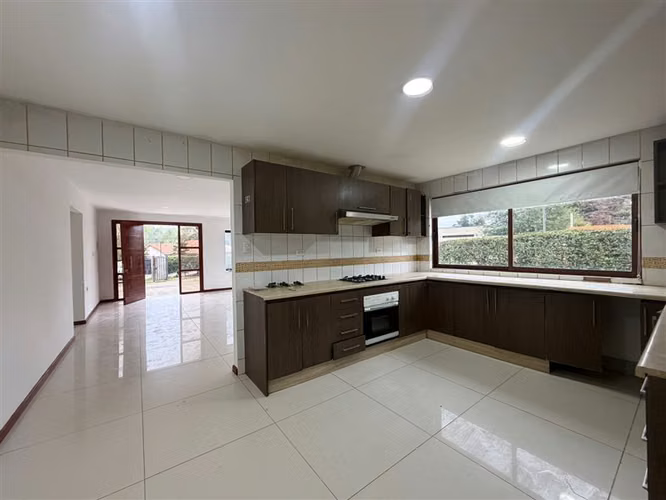 Casa en arriendo de 3 dorm. 2 baños en Talca
