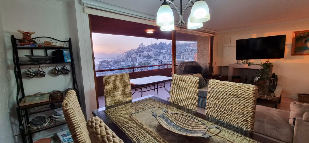 Se vende exclusivo departamento amoblado, vista al mar, Jardín del Mar, Reñaca.