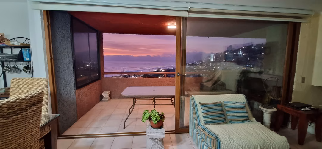 Se vende exclusivo departamento amoblado, vista al mar, Jardín del Mar, Reñaca.