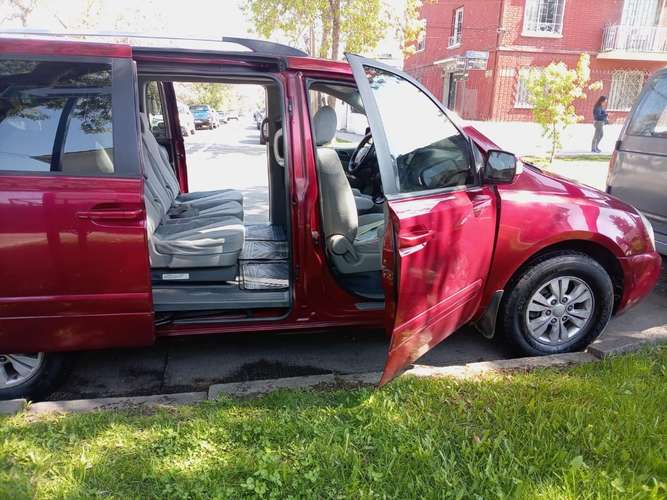 KIA GRAND CARNIVAL LX 2.2 AUT 2015