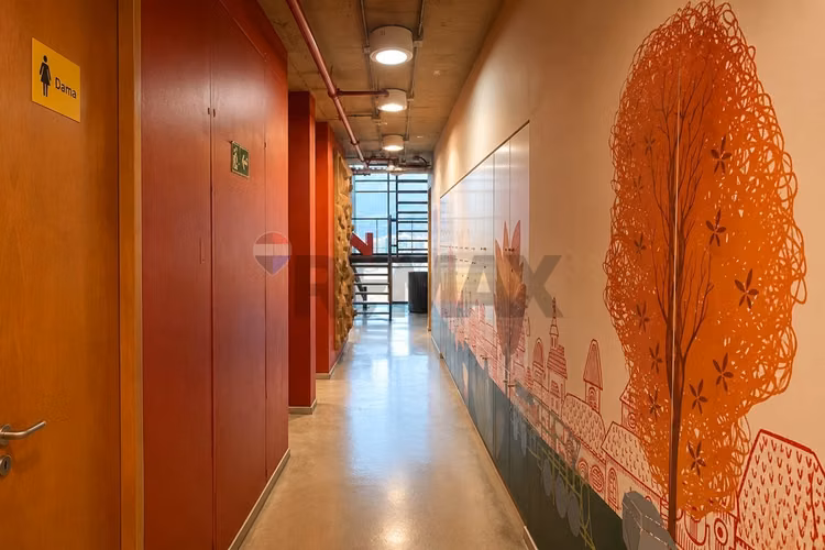 Comparte:  oficina amoblada 200m2 52uf mes.
