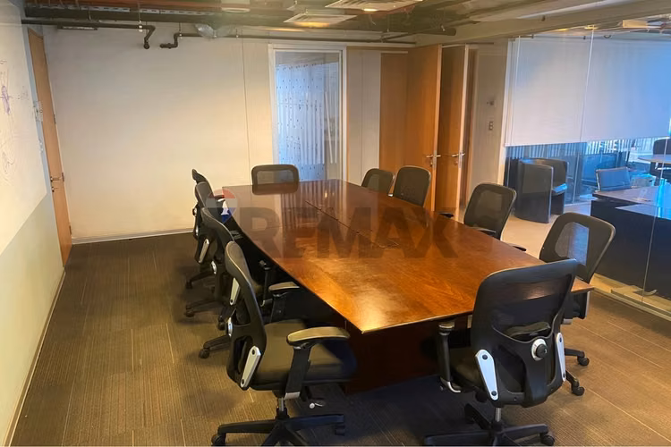 Comparte:  oficina amoblada 200m2 52uf mes.