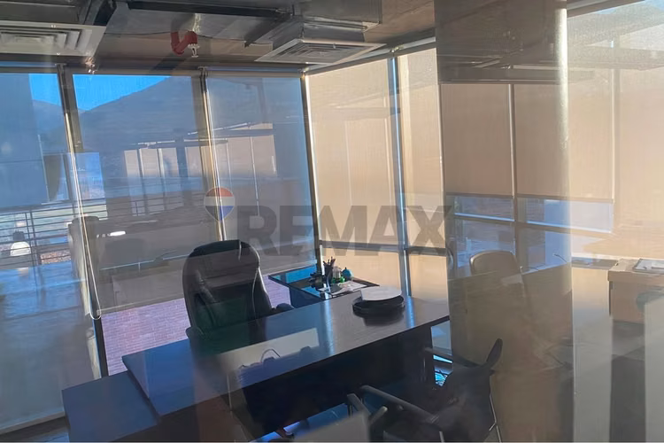 Comparte:  oficina amoblada 200m2 52uf mes.