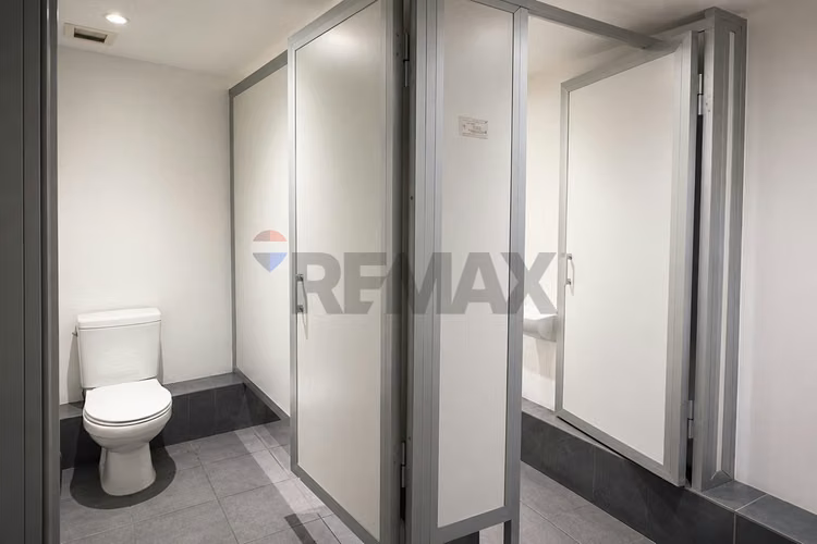 Comparte:  oficina amoblada 200m2 52uf mes.