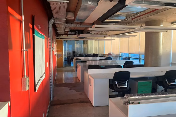 Comparte:  oficina amoblada 200m2 52uf mes.