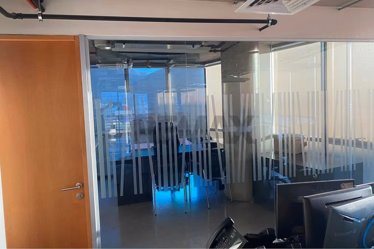 Comparte:  oficina amoblada 200m2 52uf mes.