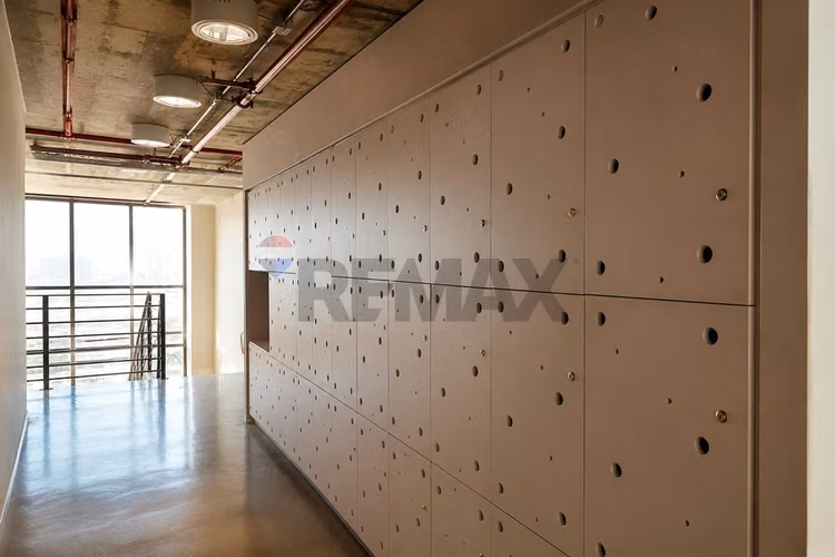 Comparte:  oficina amoblada 200m2 52uf mes.