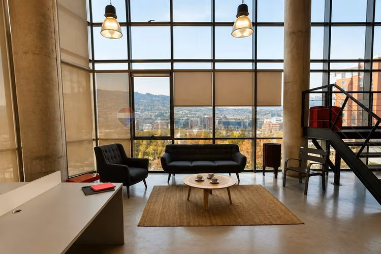 Comparte:  oficina amoblada 200m2 52uf mes.