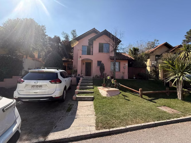 Acogedora Casa 3D+3B en Condominio La Hacienda (181480)