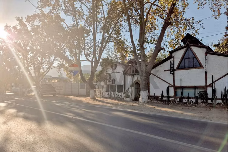 Casa para uso comercial, costado copec
