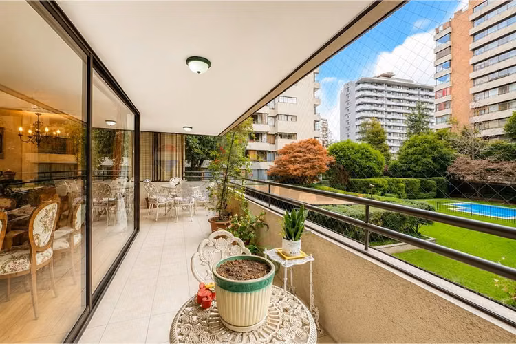 En venta - 170m2 totales 4 dorm. - Imagen 2