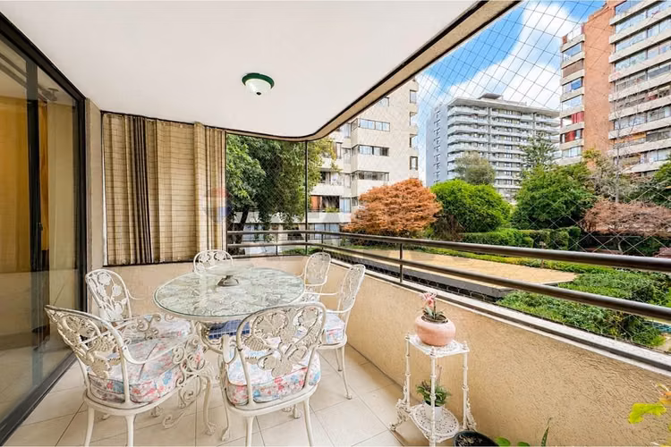 En venta - 170m2 totales 4 dorm. - Imagen 7