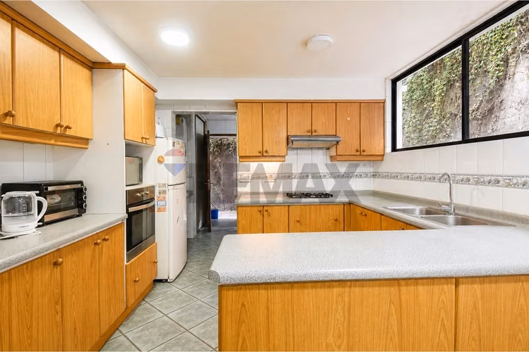 Casa aislada, 4 dormitorios, sector los dominicos - Imagen 12