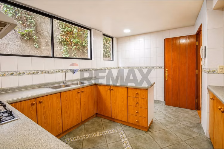 Casa aislada, 4 dormitorios, sector los dominicos - Imagen 11