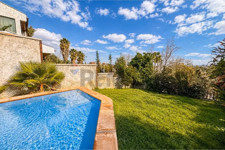 Casa aislada, 4 dormitorios, sector los dominicos - Imagen 9