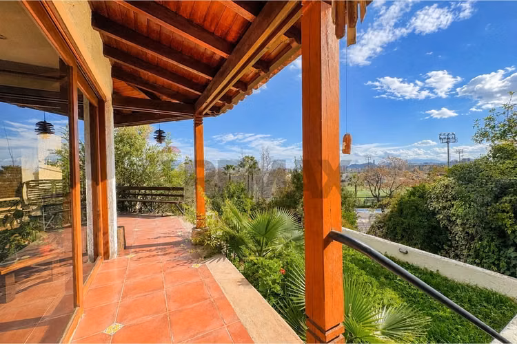 Casa aislada, 4 dormitorios, sector los dominicos - Imagen 8