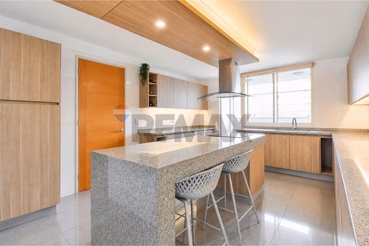En venta amplio dpto de 3d+2b en las condes - Imagen 9