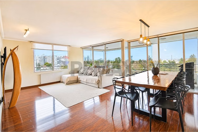 En venta amplio dpto de 3d+2b en las condes