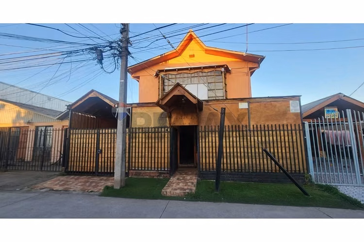 Casa en maipú en pasaje cerrado con conectividad