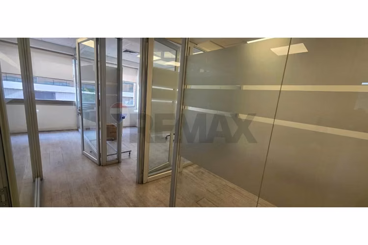 Amplia oficina corporativa en edificio helvecia - Imagen 15