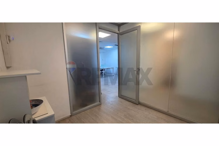 Amplia oficina corporativa en edificio helvecia - Imagen 32