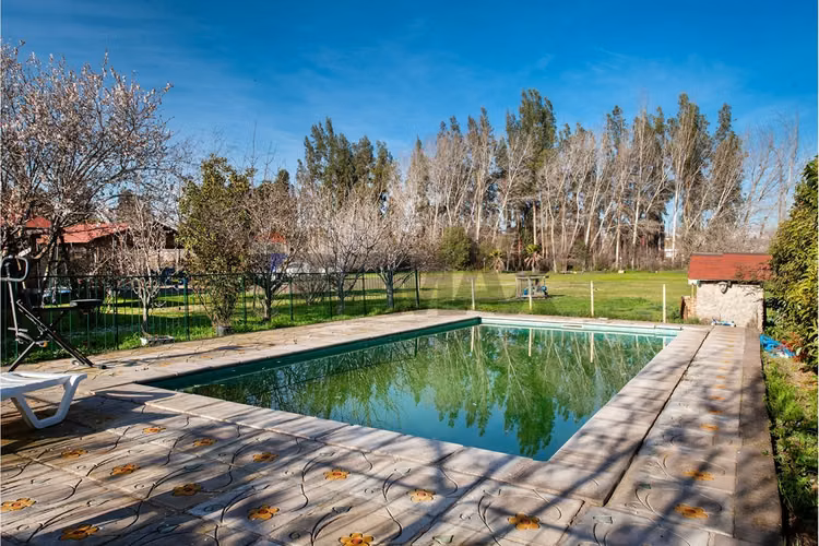 Parcela de agrado con piscina en isla de maipo
