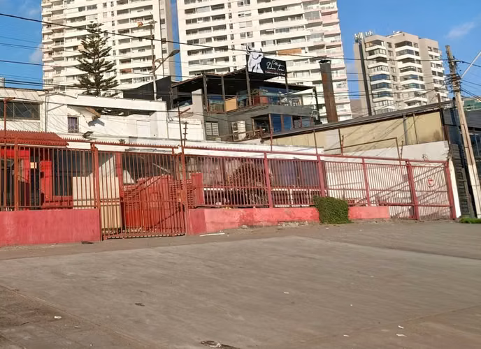Inmueble Comercial en Av. Playa Brava | Ideal para Proyecto