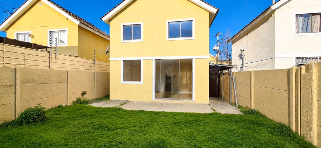 Venta de linda casa recién remodelada, 3 dormitorios, en Peñablanca. 121 M$.