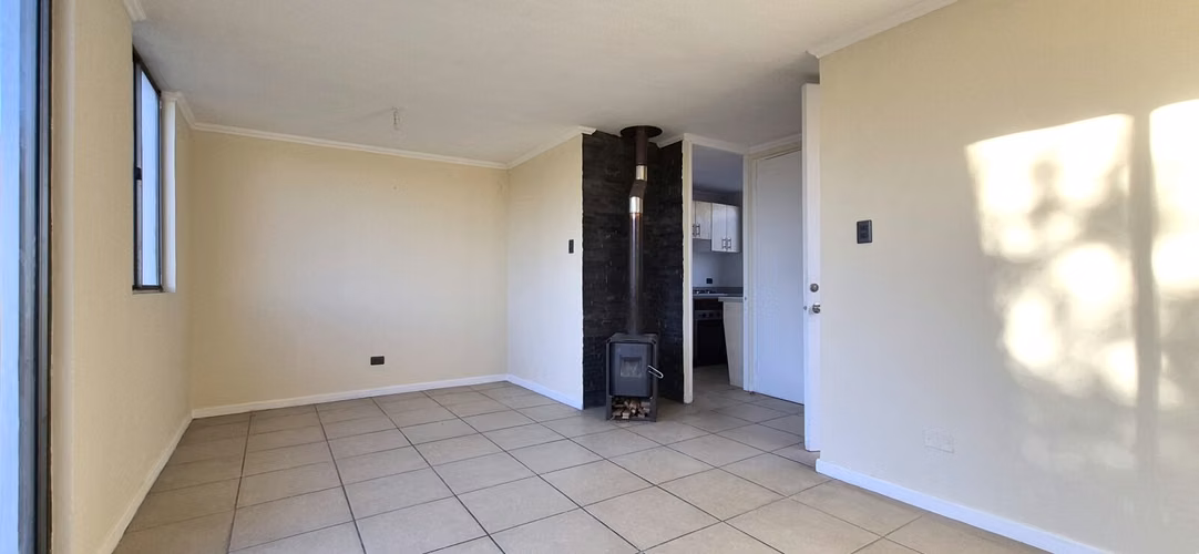 Venta de linda casa recién remodelada, 3 dormitorios, en Peñablanca. 121 M$.