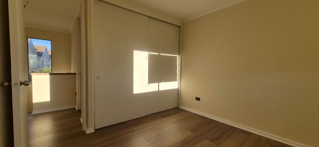 Venta de linda casa recién remodelada, 3 dormitorios, en Peñablanca. 121 M$.