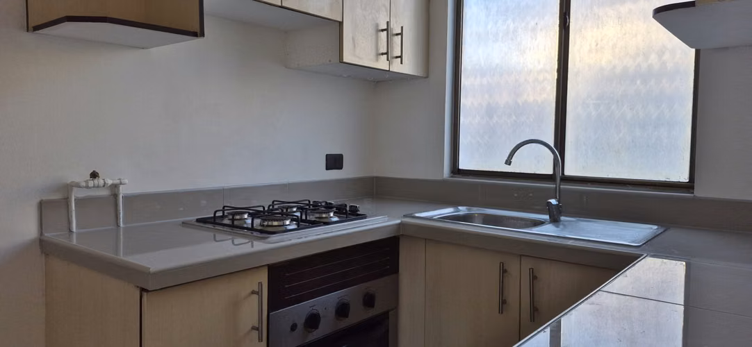 Venta de linda casa recién remodelada, 3 dormitorios, en Peñablanca. 121 M$.