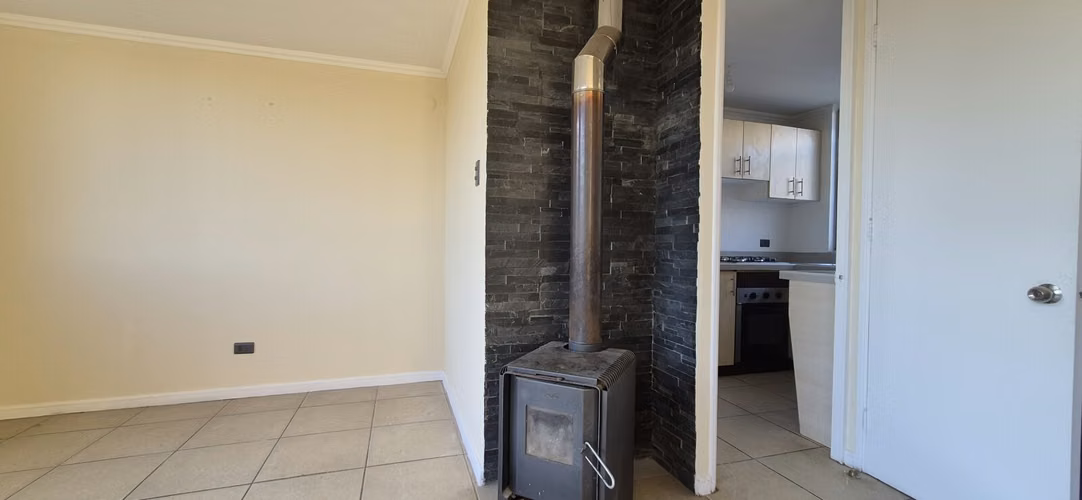 Venta de linda casa recién remodelada, 3 dormitorios, en Peñablanca. 121 M$.