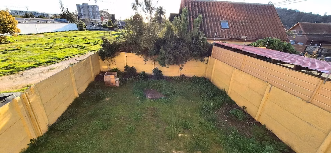 Venta de linda casa recién remodelada, 3 dormitorios, en Peñablanca. 121 M$.