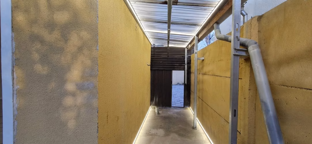 Venta de linda casa recién remodelada, 3 dormitorios, en Peñablanca. 121 M$.