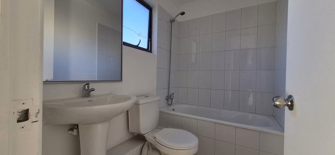Venta de linda casa recién remodelada, 3 dormitorios, en Peñablanca. 121 M$.
