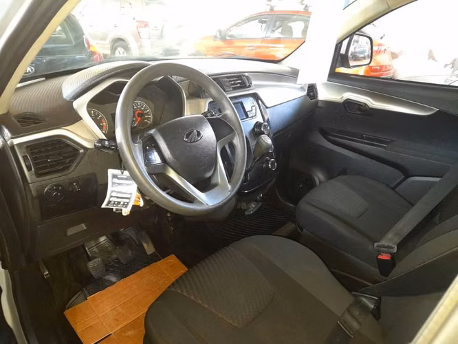 Mahindra kuv 100  2021
