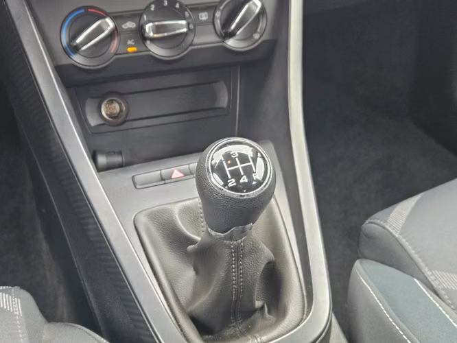 MG 3 1.5 STD MT  AC  2024 - Imagen 16