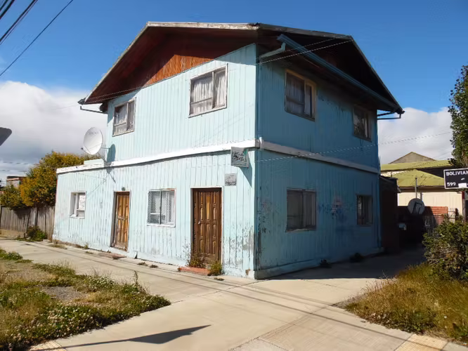 VENDO AMPLIA CASA DE 2 NIVELES SECTOR CENTRO - Imagen 1