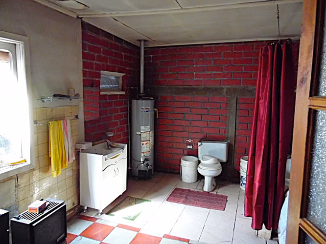 VENDO AMPLIA CASA DE 2 NIVELES SECTOR CENTRO - Imagen 7